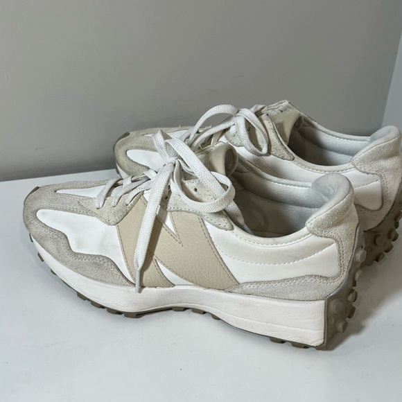 New Balance 327 Size 9.5 Cream and White Athletic Shoes Great Condition - Picture 3 of 10